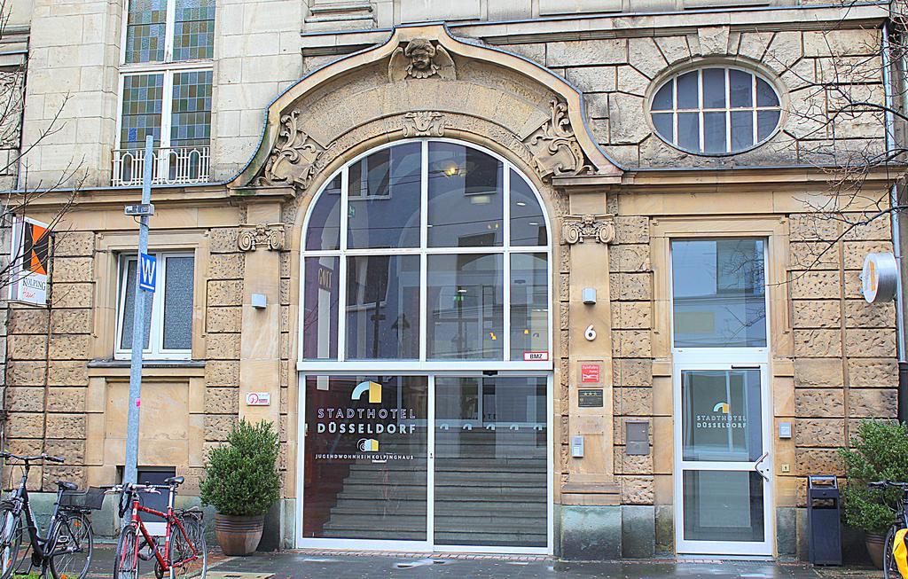 Stadthotel Duesseldorf Bagian luar foto