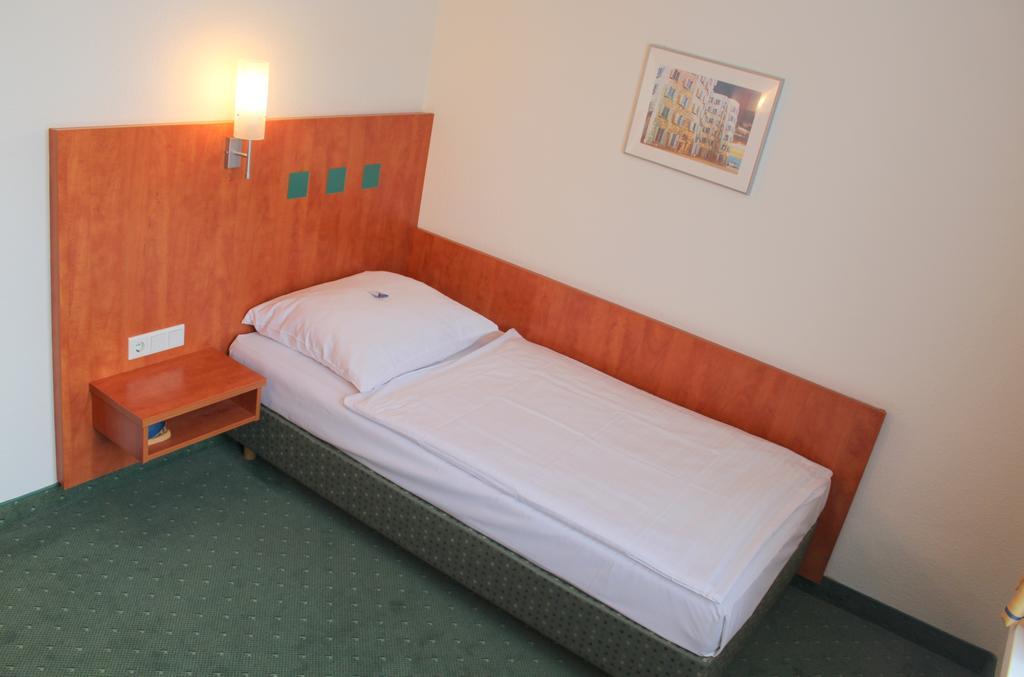 Stadthotel Duesseldorf Bagian luar foto