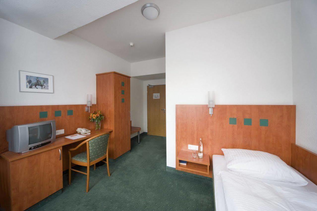 Stadthotel Duesseldorf Bagian luar foto